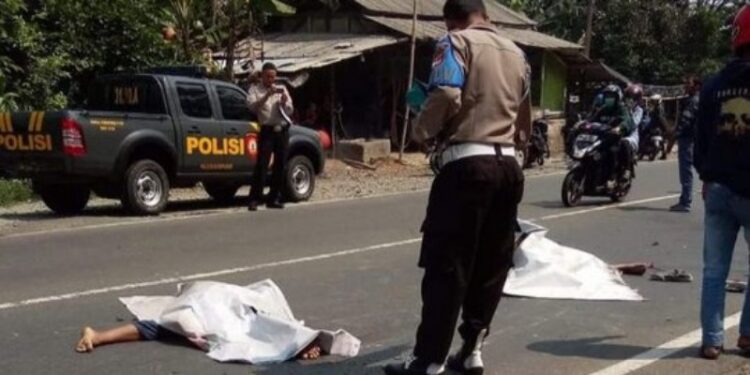 Septor-nya Hilang Kendali Saat Menyalip, Dua Bocah Belasan Tahun Tewas Dilindas Truk