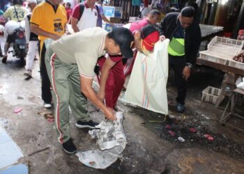 Kompak Bersama Pemko dan TNI, Polres Siantar Gelar Bhakti Sosial Peduli Kebersihan Kompak Bersama Pemko dan TNI, Polres Siantar Gelar Bhakti Sosial Peduli Kebersihan