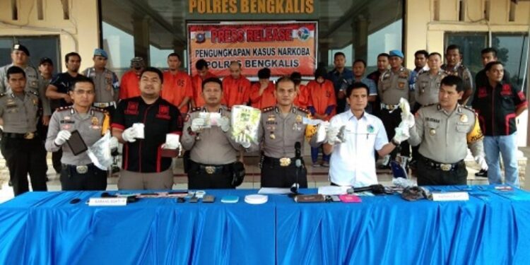 Ternyata! Polisi yang Ditangkap Pesta Sabu 1 Kilogram itu Bertugas di Polres Dumai