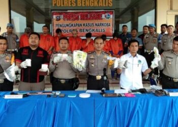 Ternyata! Polisi yang Ditangkap Pesta Sabu 1 Kilogram itu Bertugas di Polres Dumai Ternyata! Polisi yang Ditangkap Pesta Sabu 1 Kilogram itu Bertugas di Polres Dumai