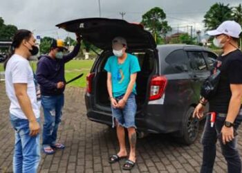 Mabuk Miras, Pria Ini Ayunkan Parang ke Kepala Teman Sendiri