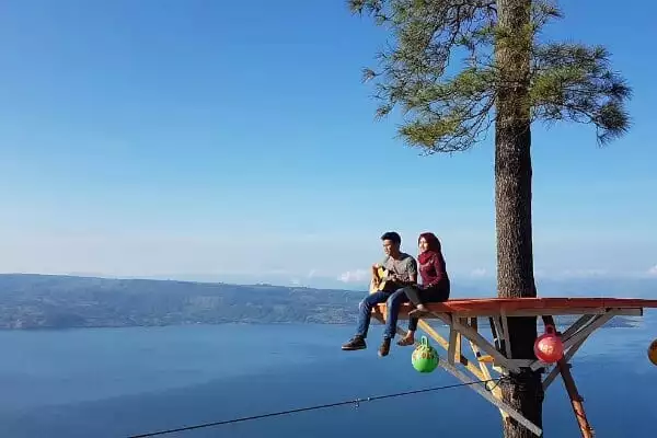6 Lokasi Terbaik Menikmati Keindahan Danau Toba yang Menakjubkan Bukit Indah Simarjarunjung