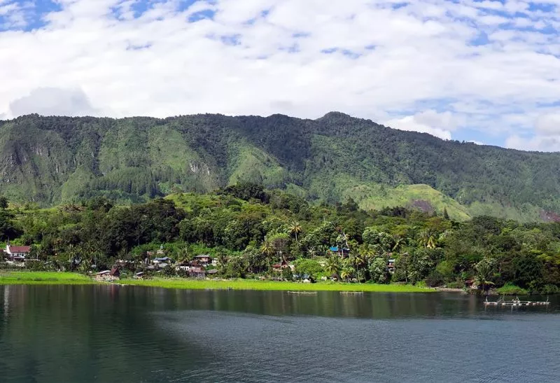 30 Spot Wisata Danau Toba Terbaik - Jelajahi dari Sisi Luar dan Dalam Tempat Wisata Danau Toba di Pulau Samosir