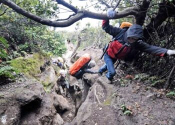 Kisah Pendaki Gunung Slamet Hilang Misterius Setelah Ada Suara Kentongan dan Aroma Kemenyan Pendakian menegangkan di Gunung Slamet, seorang pendaki hilang misterius setelah terdengar suara kentongan dan tercium aroma kemenyan.